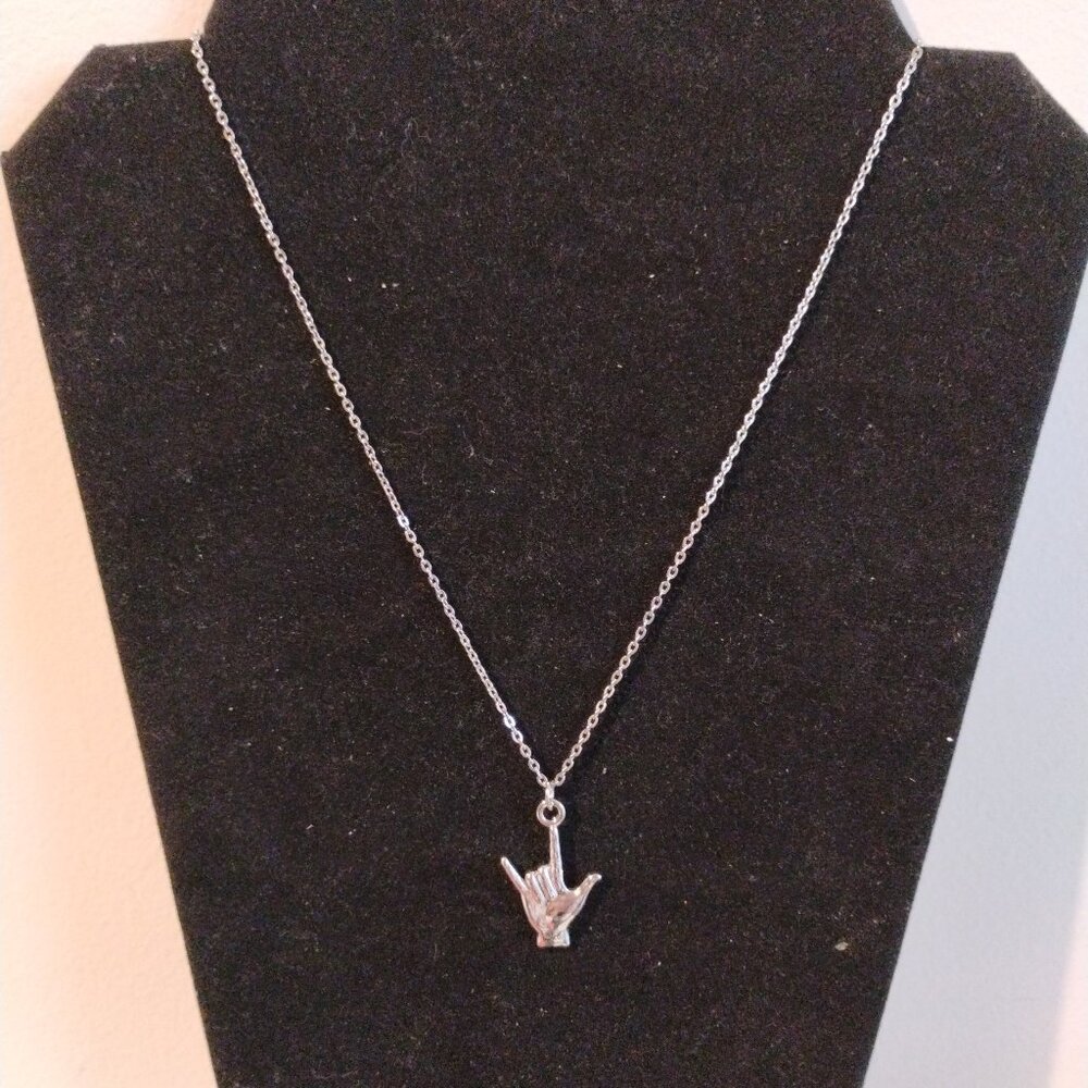 Sign language "I love you" necklace